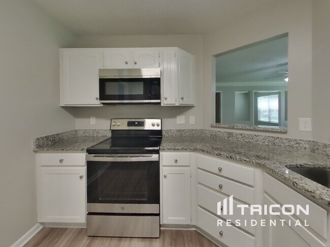 Foto del edificio - 825 Raindrops Rd