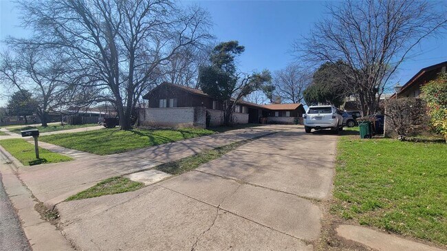 Building Photo - 2406 Audubon Pl