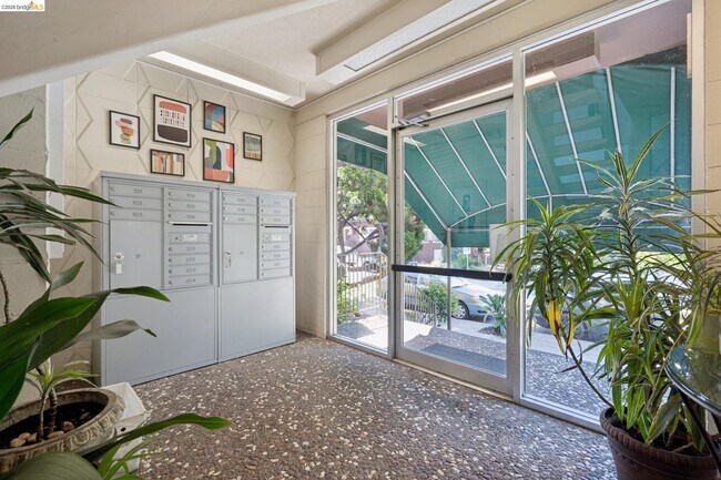 Foto del edificio - 94 Bayo Vista Ave
