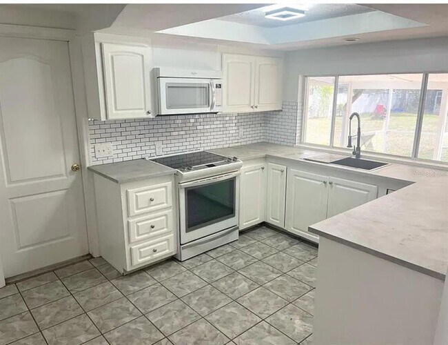 Foto del edificio - 11631 Seminole Dr