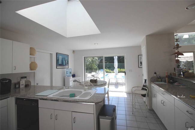 Building Photo - 7 Eagle Close