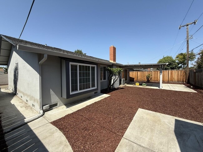Building Photo - 4830 Grimsby Dr
