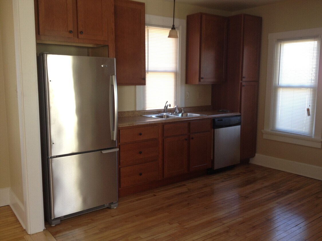 Primary Photo - 2456 S Delaware Ave
