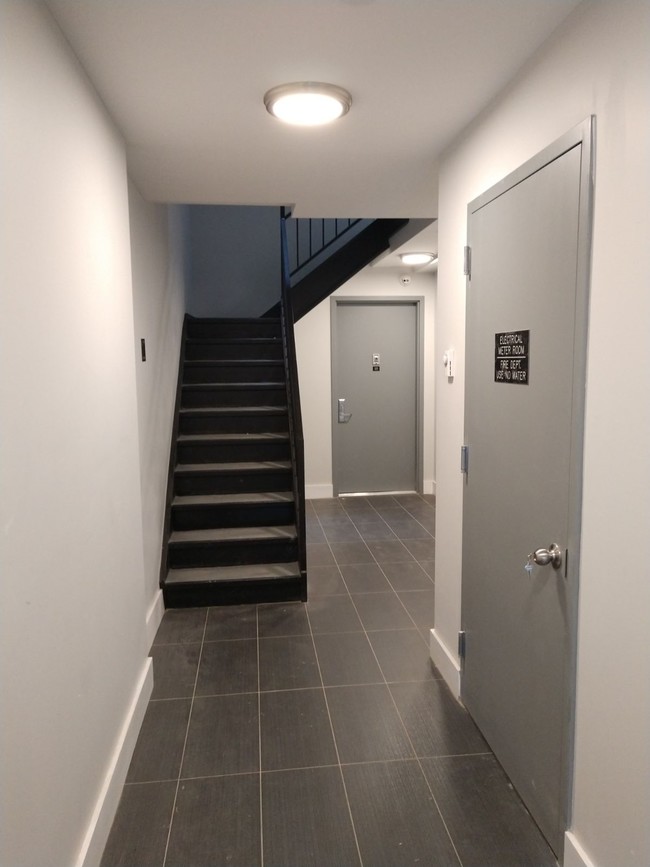 Interior Photo - 644 Barretto St