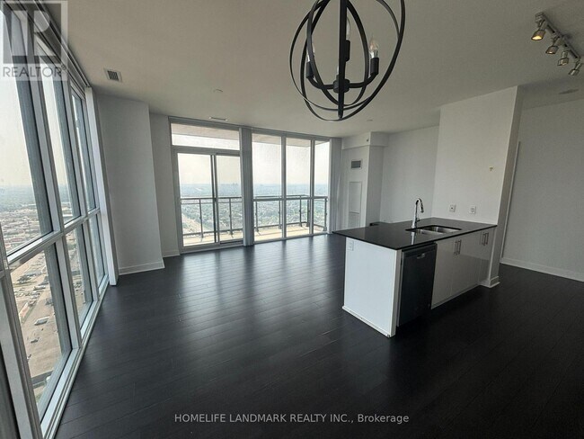 Photo du bâtiment - 3975-3975 Grand Park Dr