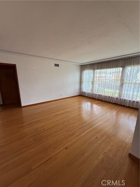 Foto del edificio - 9470 Foster Rd