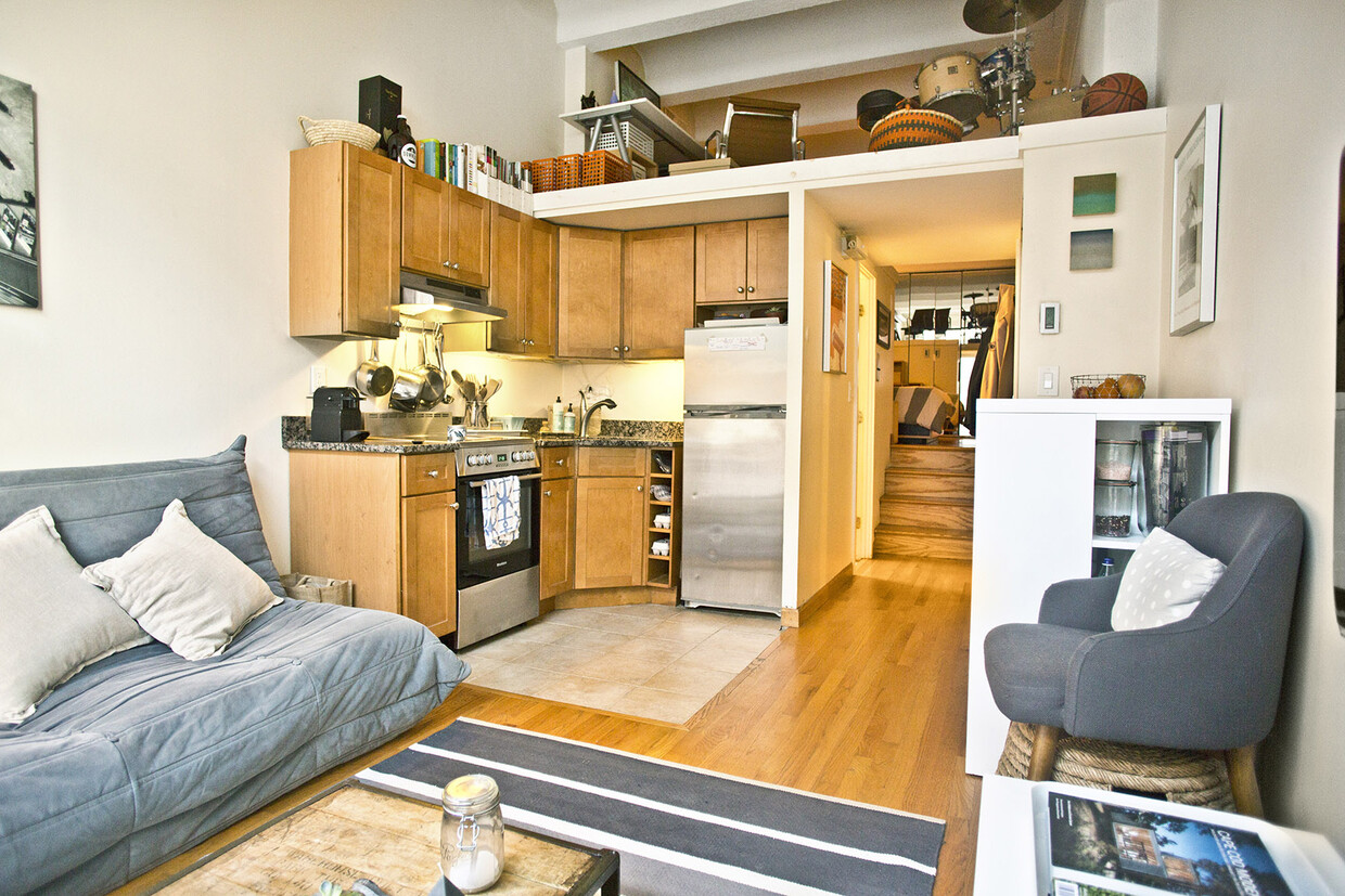 Primary Photo - 12 Stoneholm St