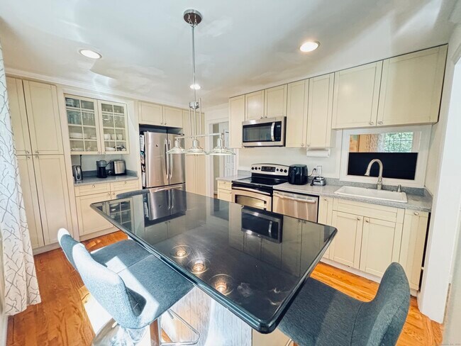 Foto del edificio - 43 Kent Hills Ln