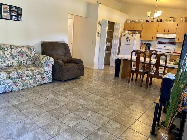 Foto del edificio - 493 N Sams Point