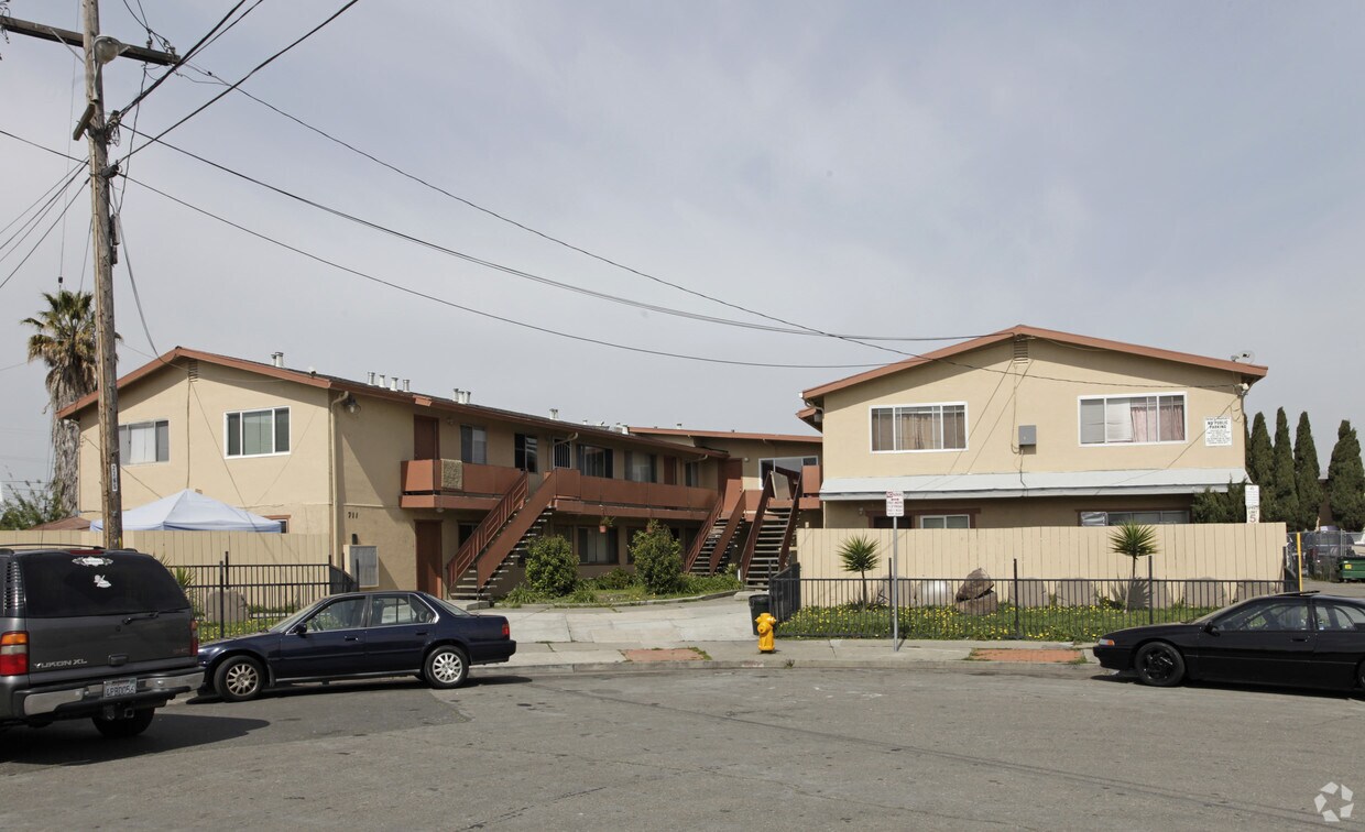 Building Photo - 711 Pardee Ct
