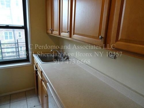 Foto del edificio - 525 W 235th St