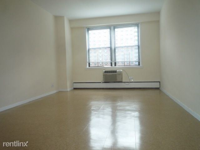 Building Photo - 9832 57th Ave