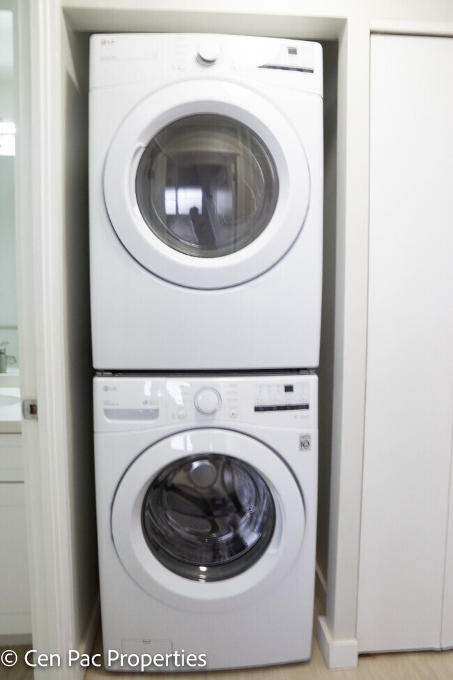 Foto del edificio - Beautiful Unit with Nice View in Salt Lake!