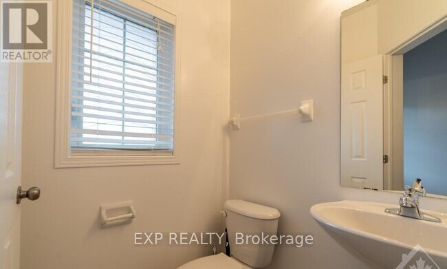 Building Photo - 282 Macoun Cir
