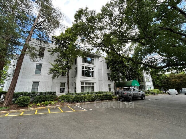 Foto del edificio - 2501 Roswell Ave
