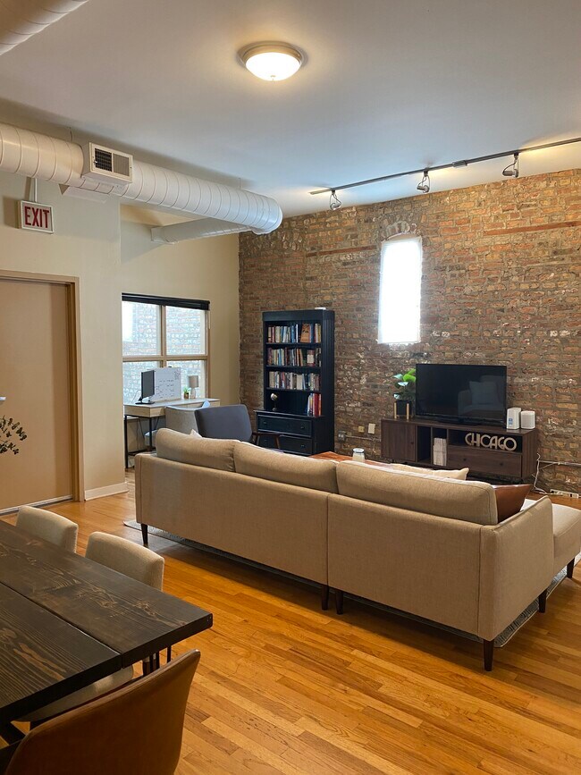Foto del edificio - 2356 N Damen Ave