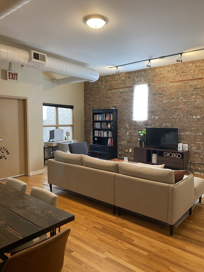 Building Photo - 2356 N Damen Ave