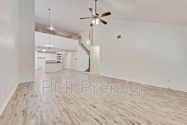 Foto del edificio - 1816 Castle Creek Dr