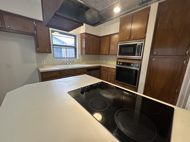 Building Photo - 114 Avant Garde Dr