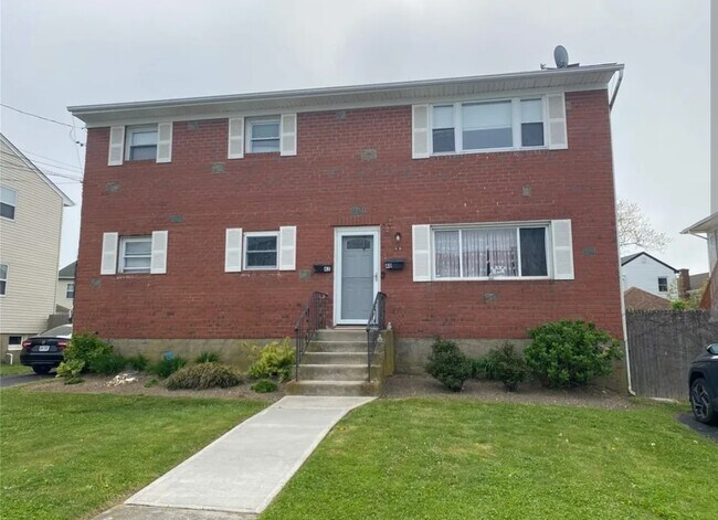 Building Photo - 40 Yacht Club Rd