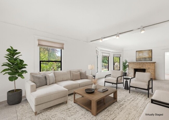 Building Photo - 17 Oak St