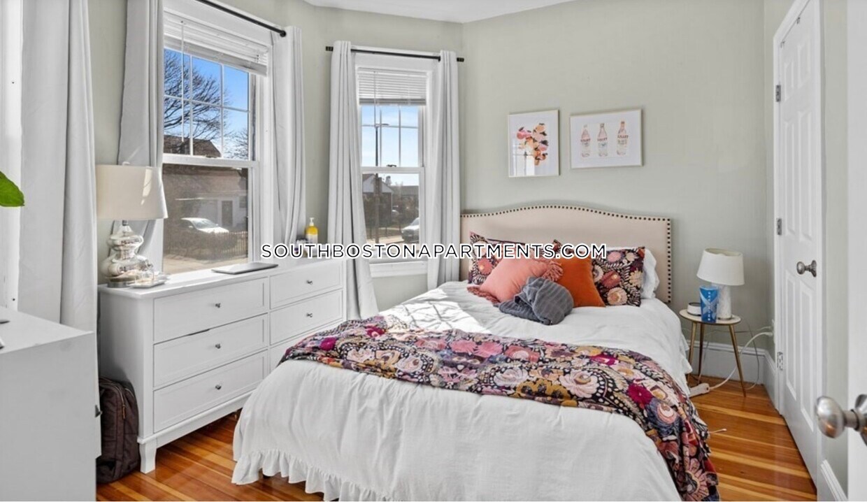 Primary Photo - 247 L St