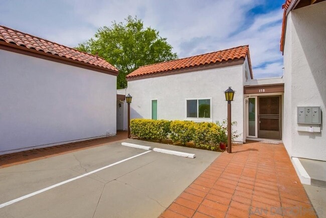 Building Photo - 12780 Avenida La Valencia