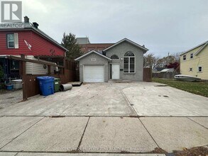 Building Photo - 975 Albert Rd