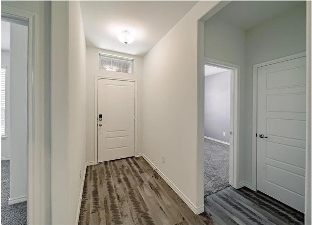 Foyer and two front bedrooms - 2165 Miramar Dr