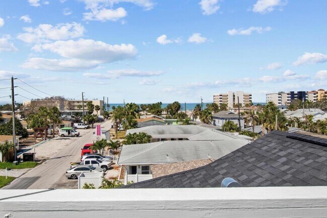 Foto del edificio - 14500 N Bayshore Dr