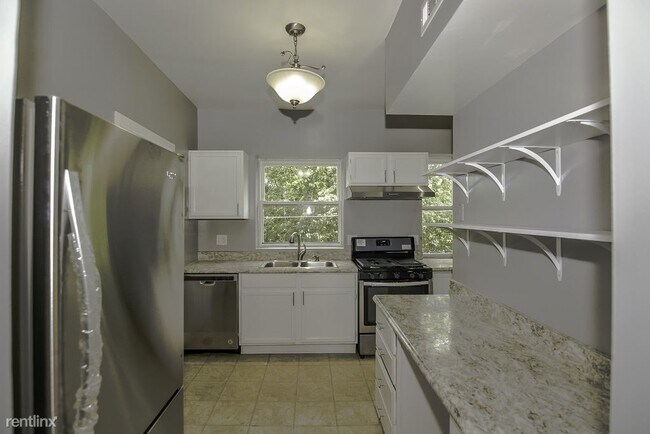 Building Photo - 4915 N Avers Ave