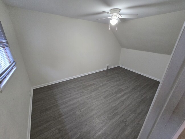 Building Photo - Cozy 3 Bedroom Home in Peaceful Kirkwood