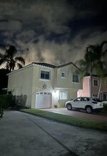 Building Photo - 1077 SE 6th Ave