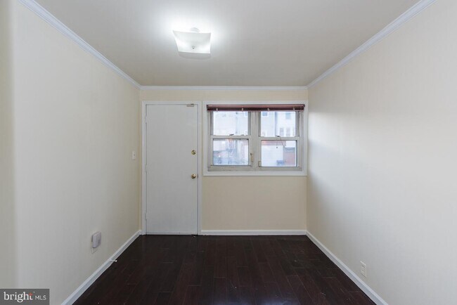 Building Photo - 1212 Orren St NE