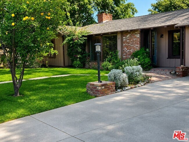 Foto del edificio - 13509 Bassett St