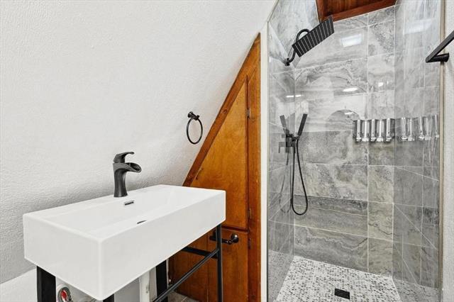 Foto del edificio - 3322 Darby Ln