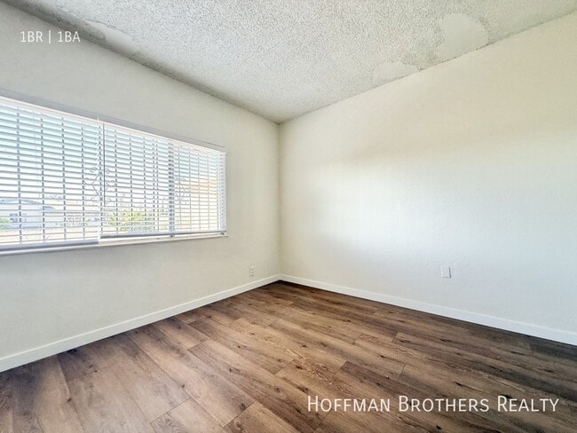 Building Photo - 1254 W 110th St