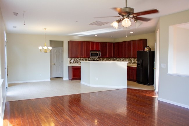 Building Photo - 340 Larktree Ln