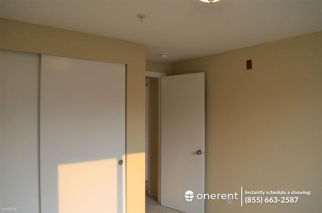 Building Photo - 2 br, 2 bath Apartment - 11915 Roseberg Ave S