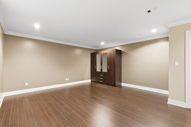 Photo du bâtiment - 15118-1558A 58A Ave.