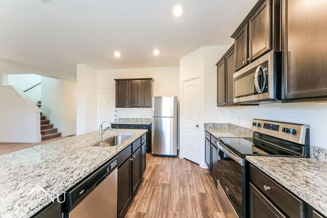 Foto del edificio - Now Available!