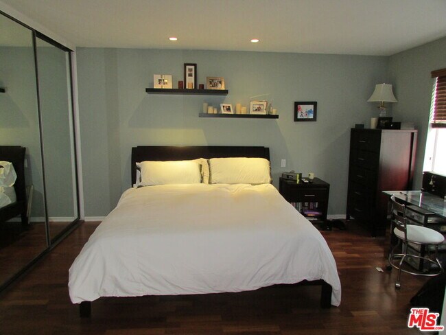 Foto del edificio - 10645 Wilshire Blvd