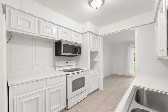 Building Photo - 746 Fawn Dr