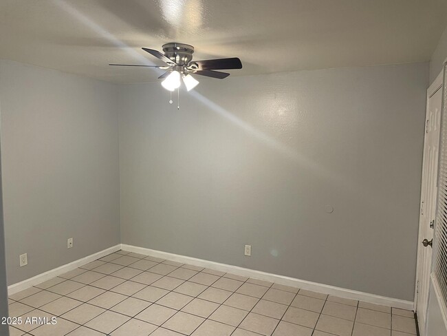 Building Photo - 602 E Townley Ave