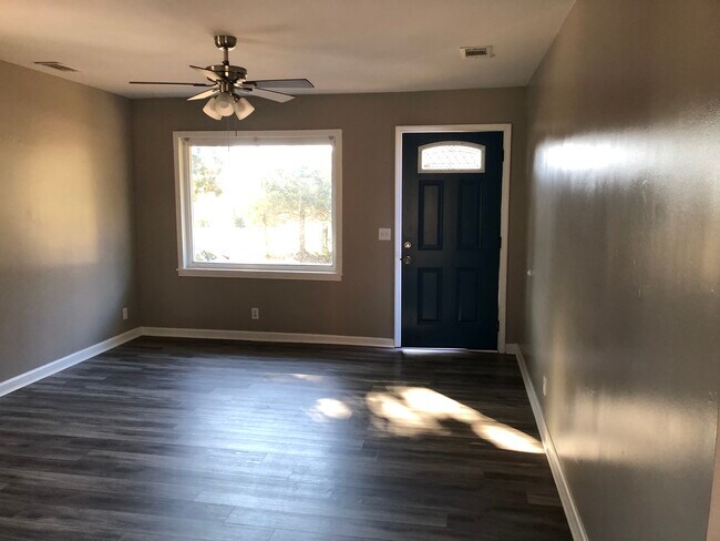 Foto del edificio - 1167 Hall Memorial Rd NW