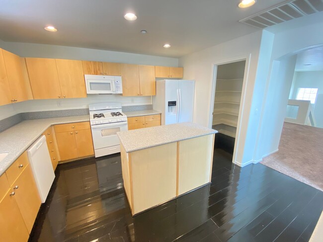 Building Photo - FRESHLY RENOVATED THREE STORY HOME WITH FO...