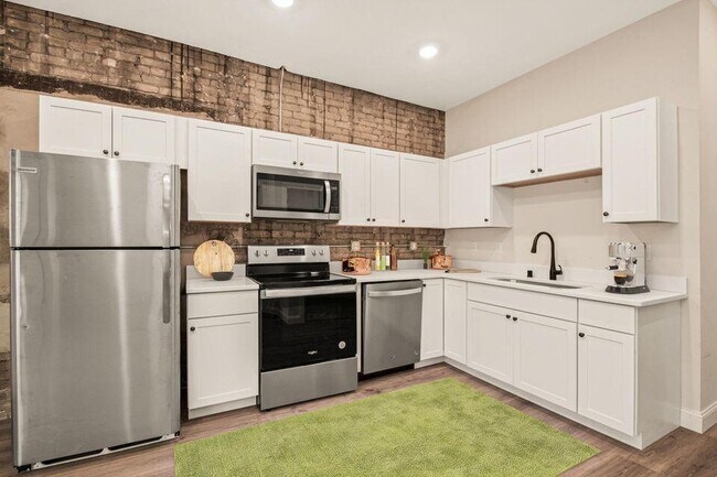 Foto del edificio - 2577 N Downer Ave