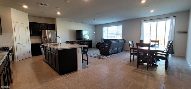Foto del edificio - 4 br, 2 bath House - 351 Sacramento Street