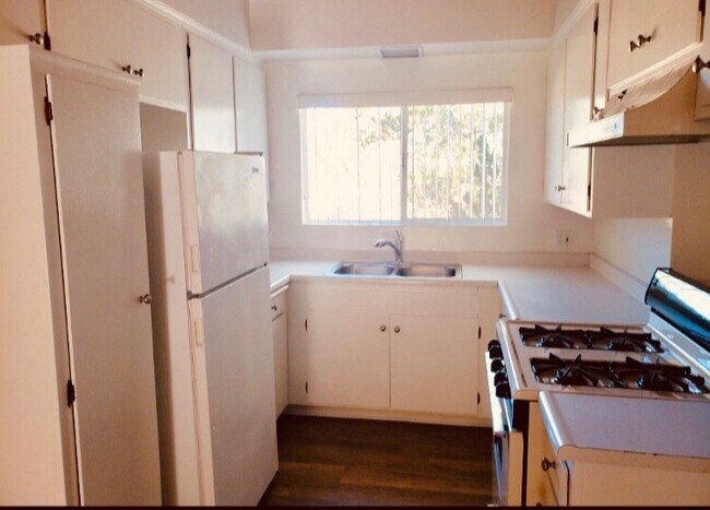 Foto del edificio - 302 Deerpath Ln