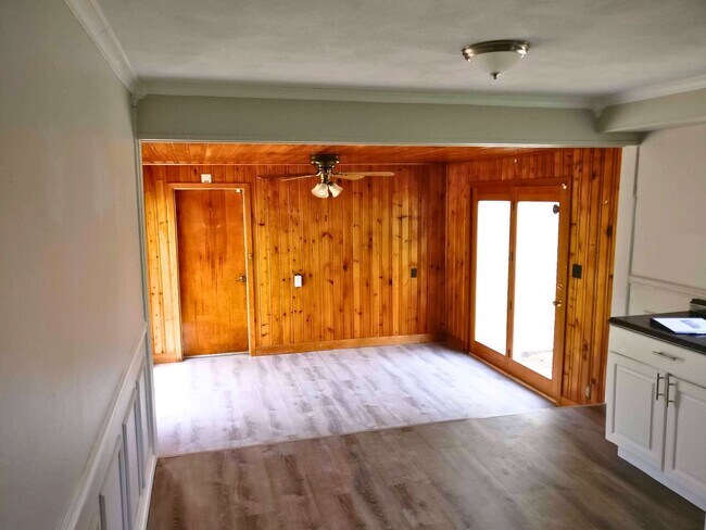 Foto del edificio - 4-Bedroom Home for Rent Summer 2026